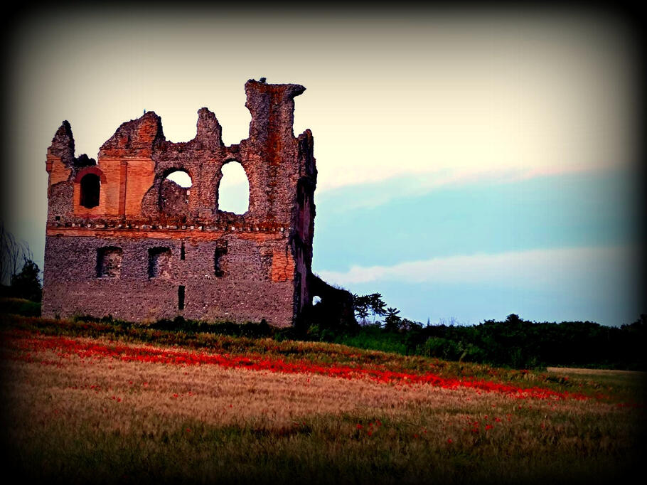 Used-to-be home not far from Rome